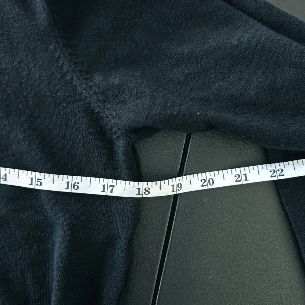 JOSEPH‎ A. Grommet Turtleneck Long Sleeve Sweater  Medium Chassic Preppy